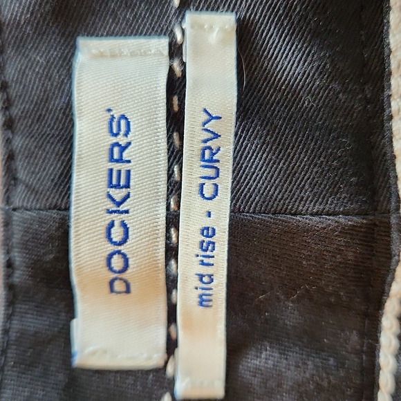 Dockers Mid-Rise Curvy Metro Pant Individual Fit - Picture 3 of 7